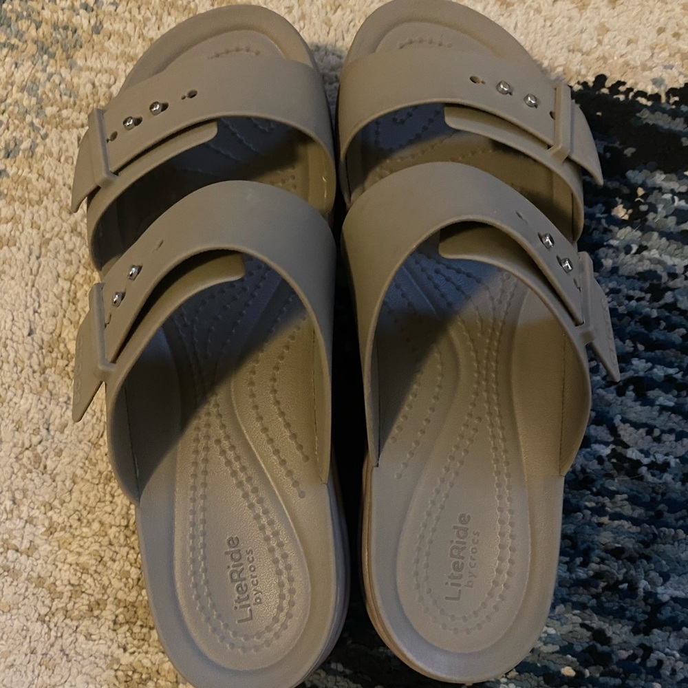 Crocs Brooklyn platform sandals
